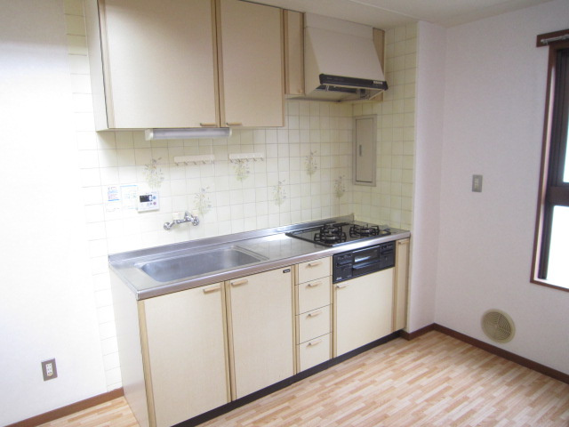 Kitchen. DK Higashimado ・ Nishi High with window