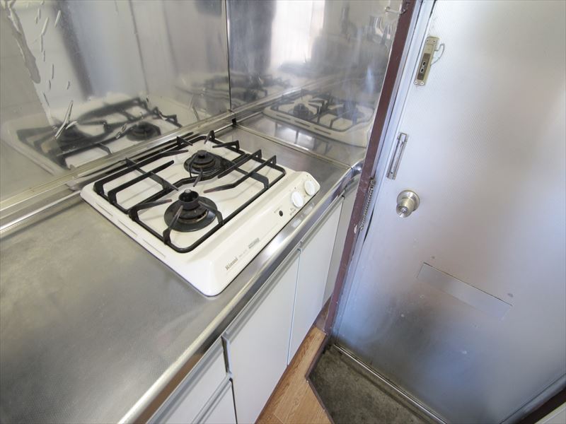 Kitchen. Two-burner stove