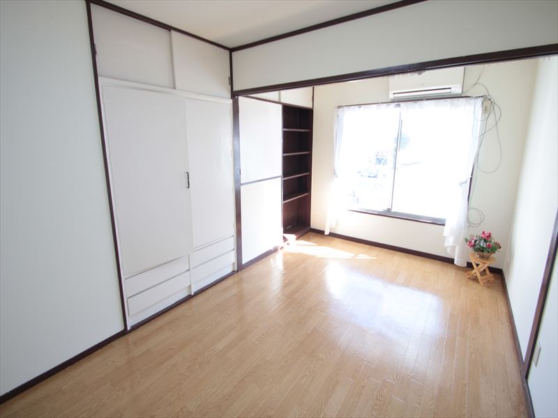 Living and room. It contains the warm light from the window