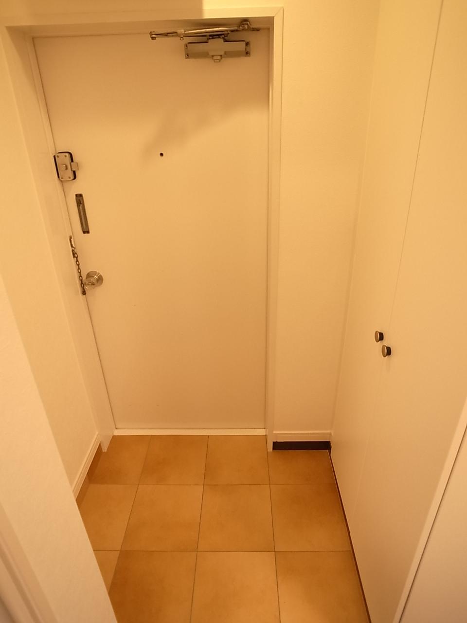 Entrance. Indoor (10 May 2013) Shooting