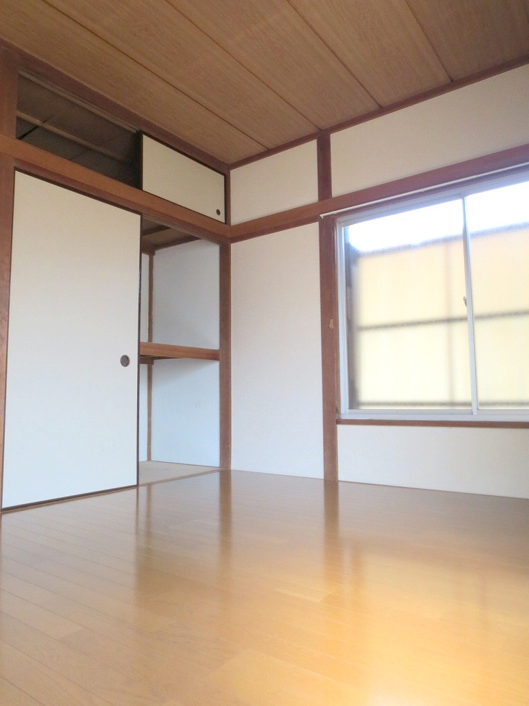 Living and room. Storage There are also firmly until the upper closet