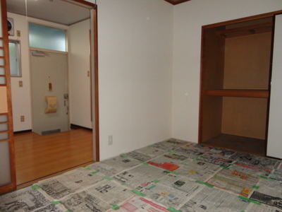 Living and room. Basking in the sun that can also be Japanese-style room