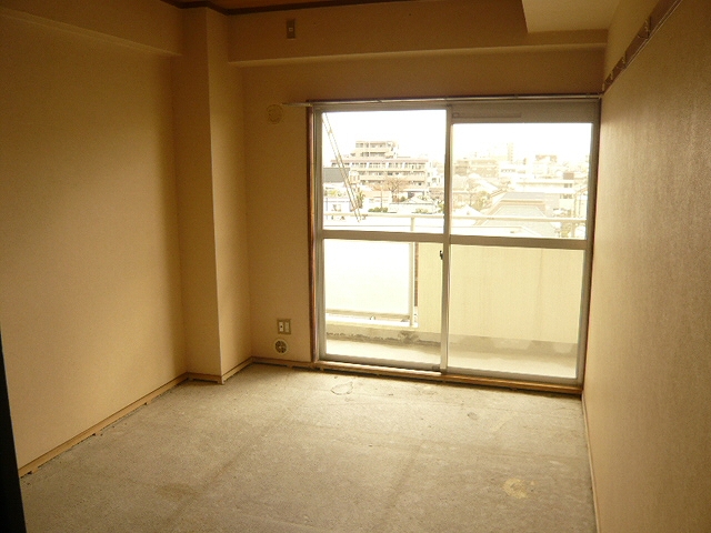 Living and room. We now put new tatami! 