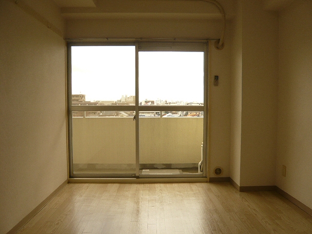 Living and room. Western-style room is 6 Pledge! 