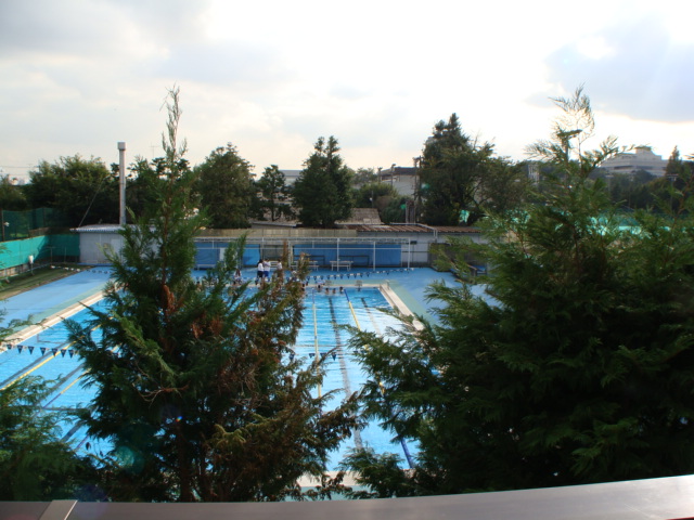 View. local, Shooting from the balcony