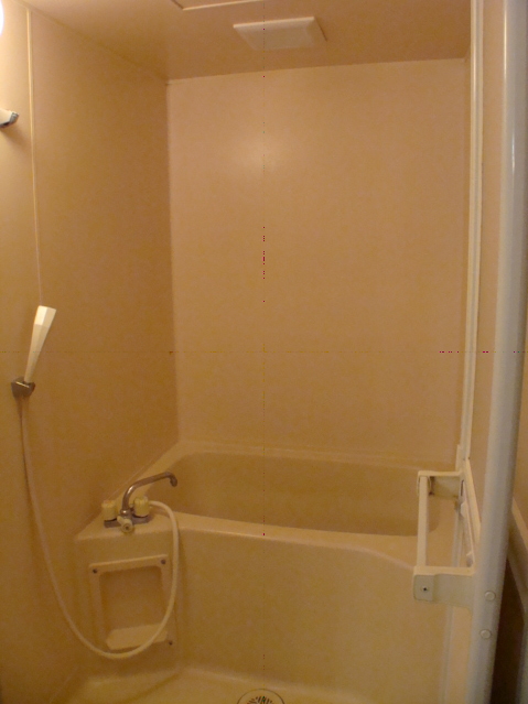 Bath. With a clean bathroom ~ To.