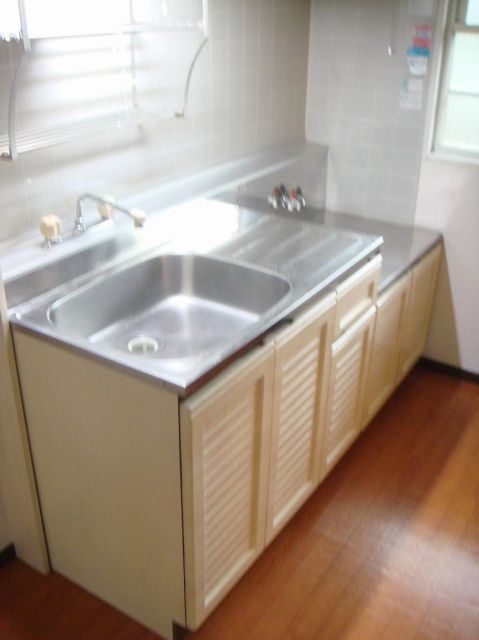 Kitchen. Gas stove can be installed