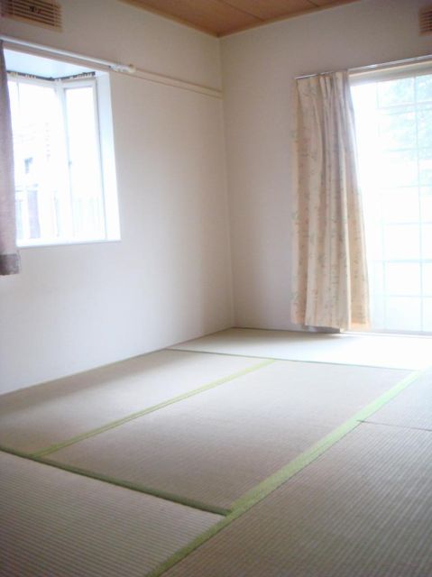 Living and room. Tatami rooms