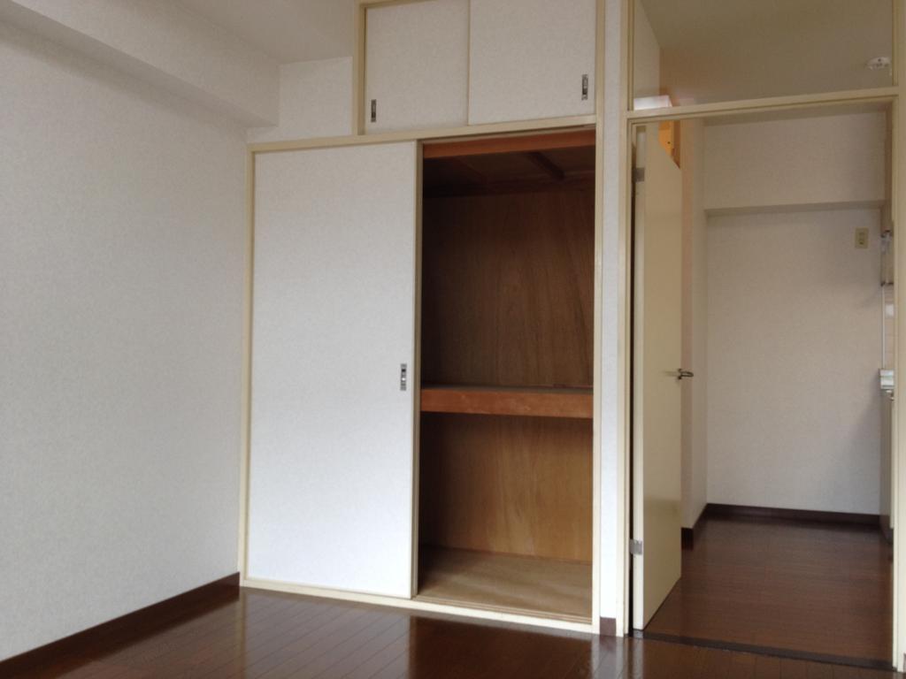 Living and room.  ☆ Also size of the storage, Each room is equally ☆