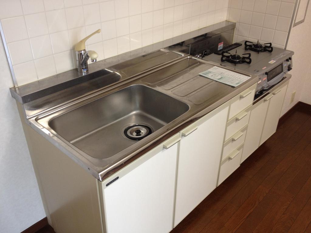 Kitchen.  ☆ Spacious kitchen, Stove new goods ☆