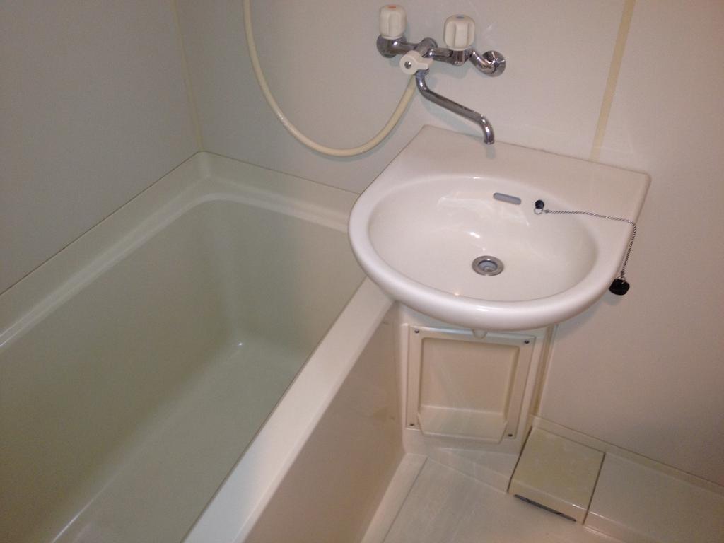 Bath.  ☆ Clean bus ☆