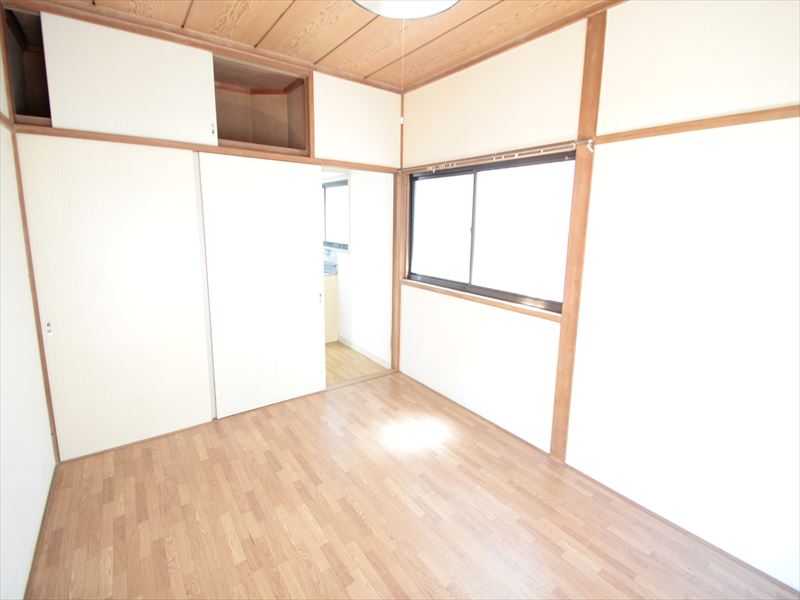 Living and room. Storage of depth plenty