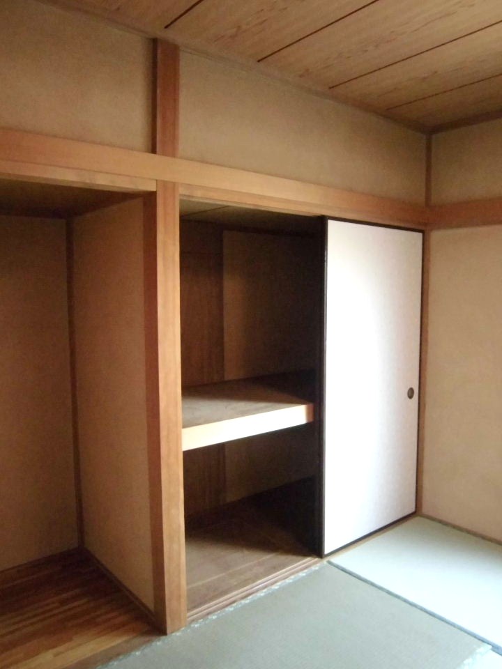 Receipt. Storage lot