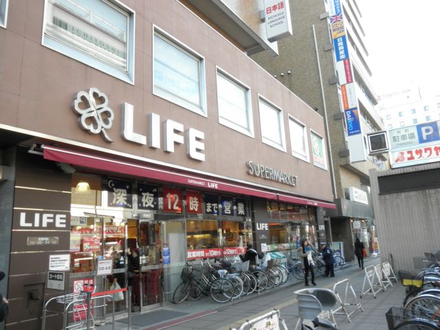 Shopping centre. 350m up to life (shopping center)