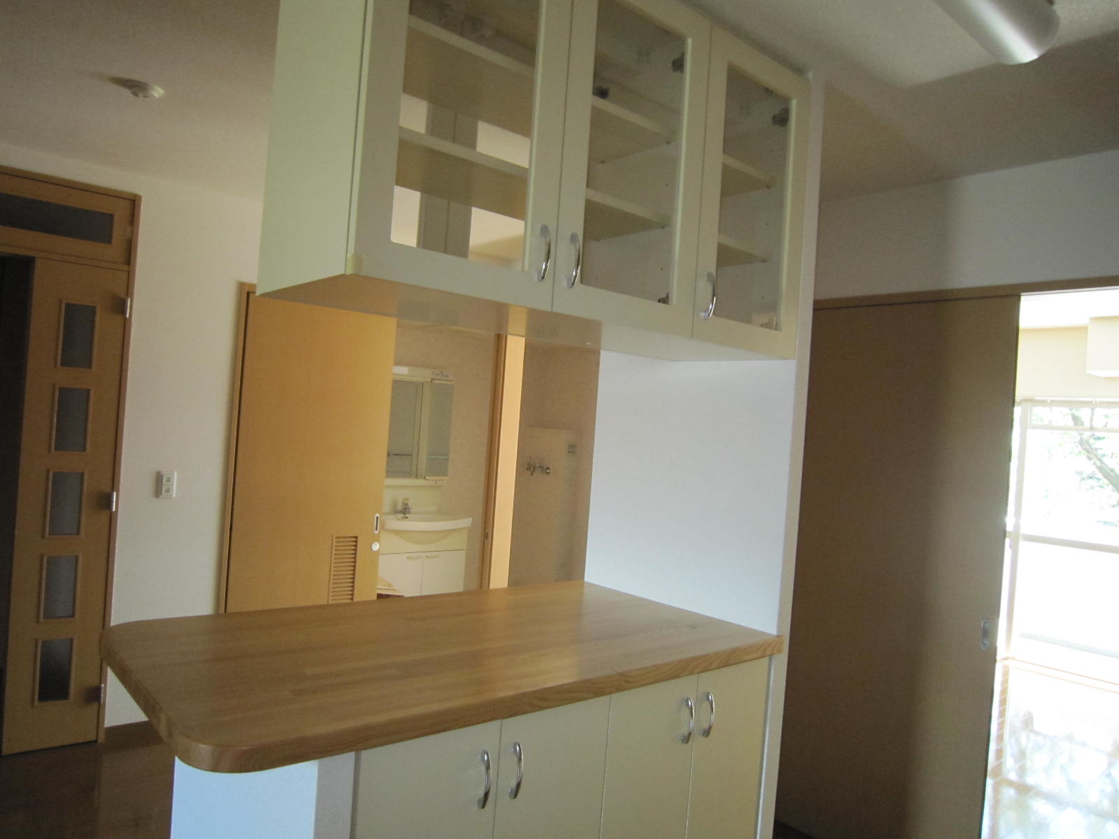 Living and room. Counter (top, With lower receiving)