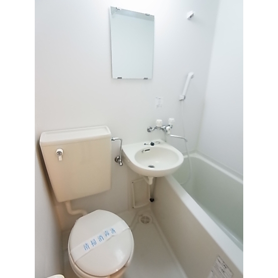 Bath. 3-point unit bus