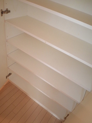 Receipt. Storage of With a convenient shelf