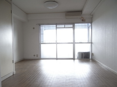 Living and room. The room is wide