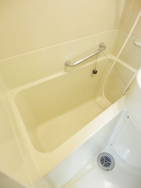 Bath. 3-point unit bus washbasin