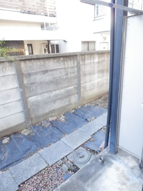 Balcony. Laundry pole is possible installation