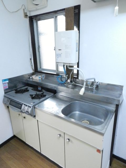 Kitchen. Gas stove can be installed