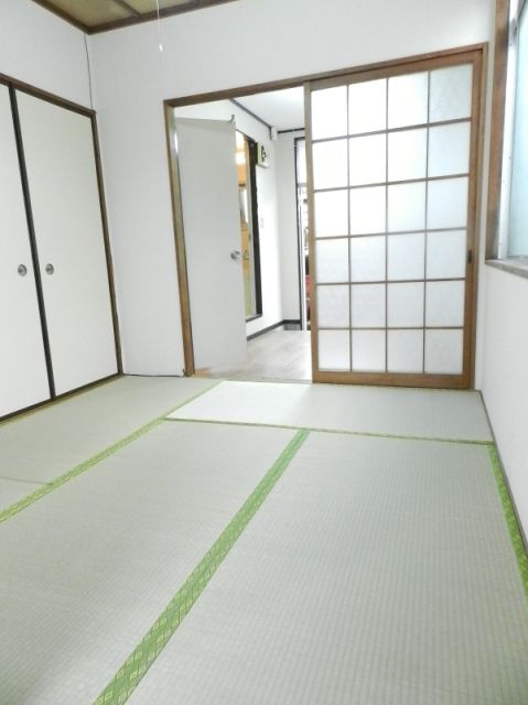 Living and room. 4 tatami and a half tatami rooms