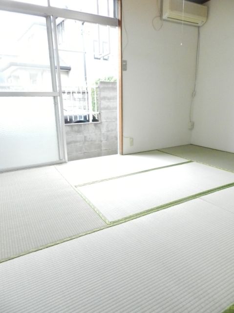 Living and room. Tatami rooms