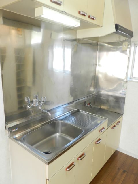 Kitchen. Gas stove correspondence