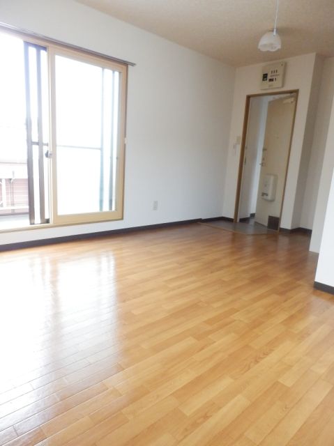 Living and room. 8 is a pledge of the room