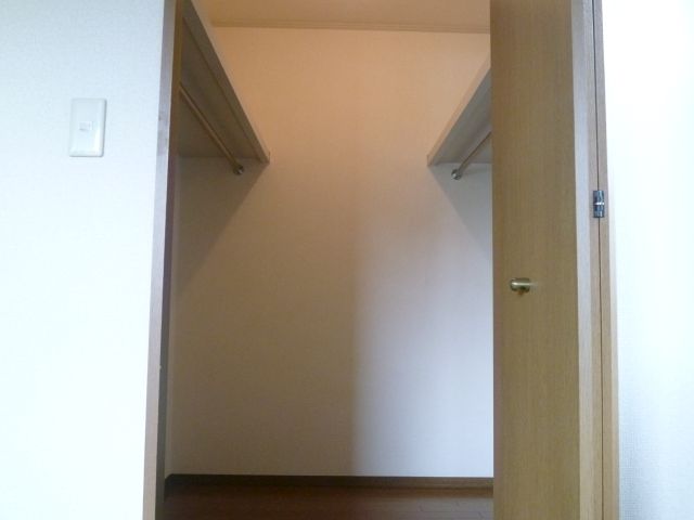 Receipt. There and happy walk-in closet! Spacious ☆