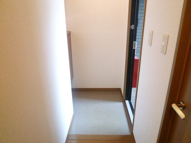 Entrance. Spacious entrance!