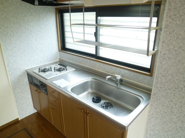 Kitchen. Easy to use sink also widely ☆ It is bright and there is also a window ☆