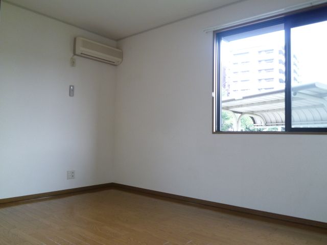 Living and room. The north side of the room! It is good in the bedroom ☆
