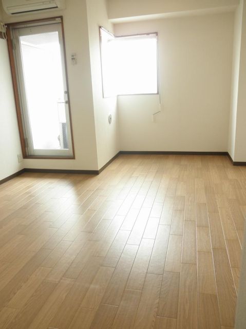 Living and room. 7 Pledge of spread rooms