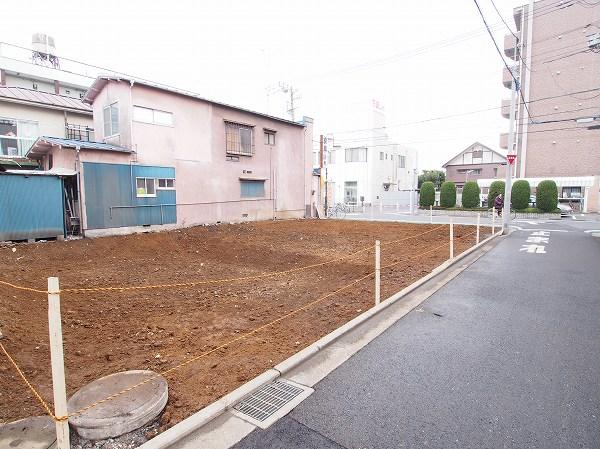 Local photos, including front road. Local (12 May 2013) Shooting