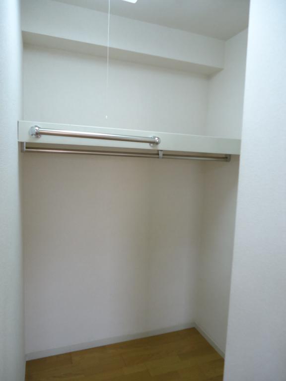 Receipt. Walk-in closet