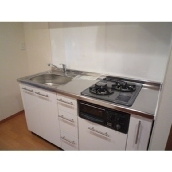 Kitchen. 2 lot gas stoves ・ With grill