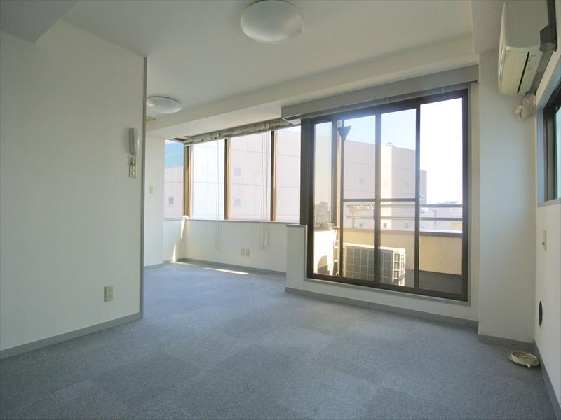 Living. Local (11 May 2013) Shooting