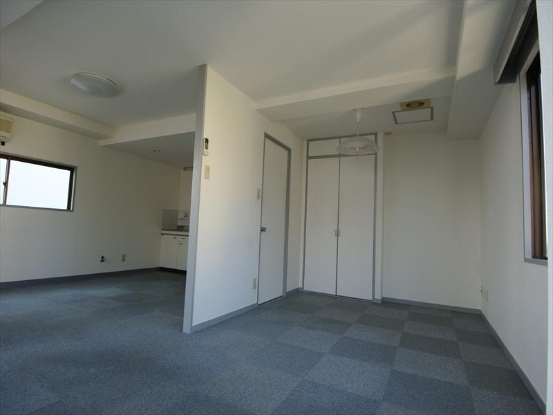 Living. Local (11 May 2013) Shooting