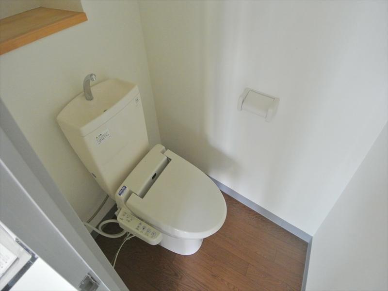 Toilet. Local (11 May 2013) Shooting