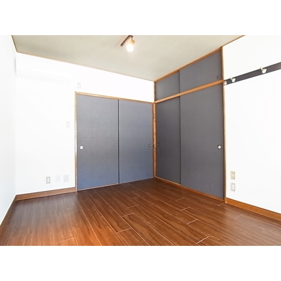 Living and room. Western-style 6 Pledge