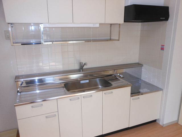 Kitchen. Housed plenty of clean kitchen