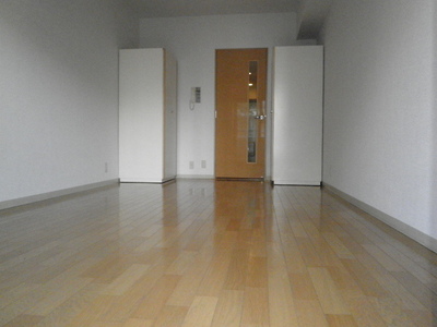 Living and room. Also spread Interior width at 9.2 Pledge