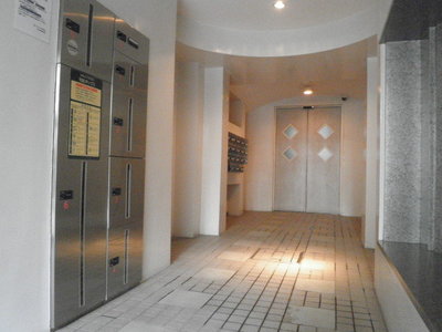 Entrance. There is also a home delivery BOX space of calm in the down light