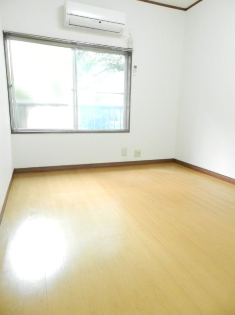 Living and room. Day good rooms