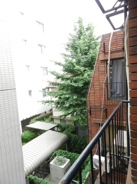 Other room space. Jose and laundry