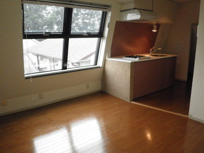 Living and room. Day in the large windows good LDK