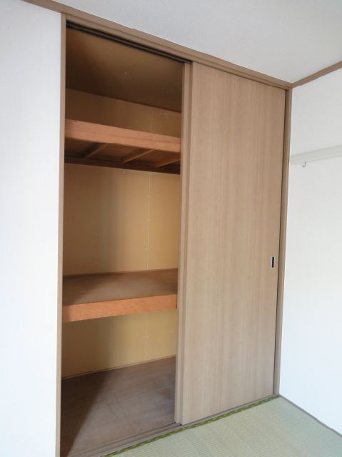 Receipt. Undressing space.