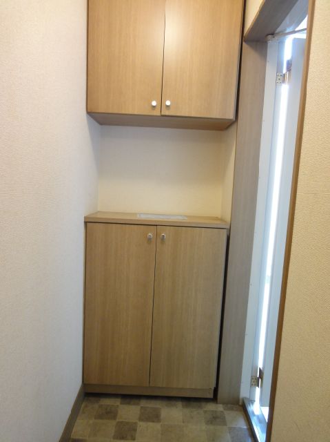 Receipt. Bright room.