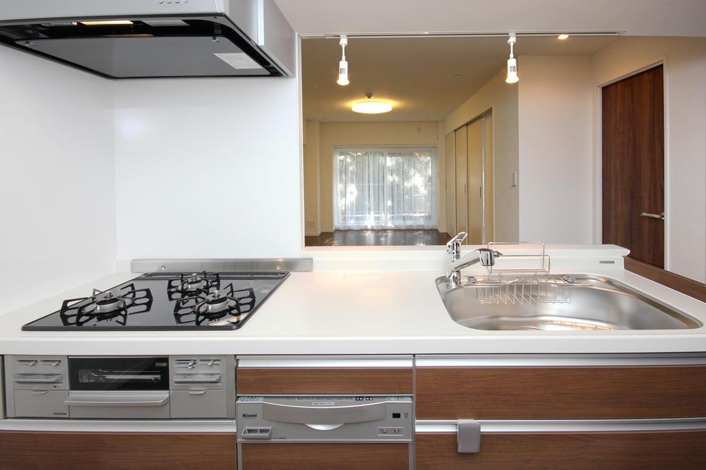 Kitchen. LIXIL party systems Kitchen It is housed convenient drawer type